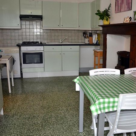 Chez Madeleine Bed & Breakfast Saint-Colomb-de-Lauzun Bagian luar foto