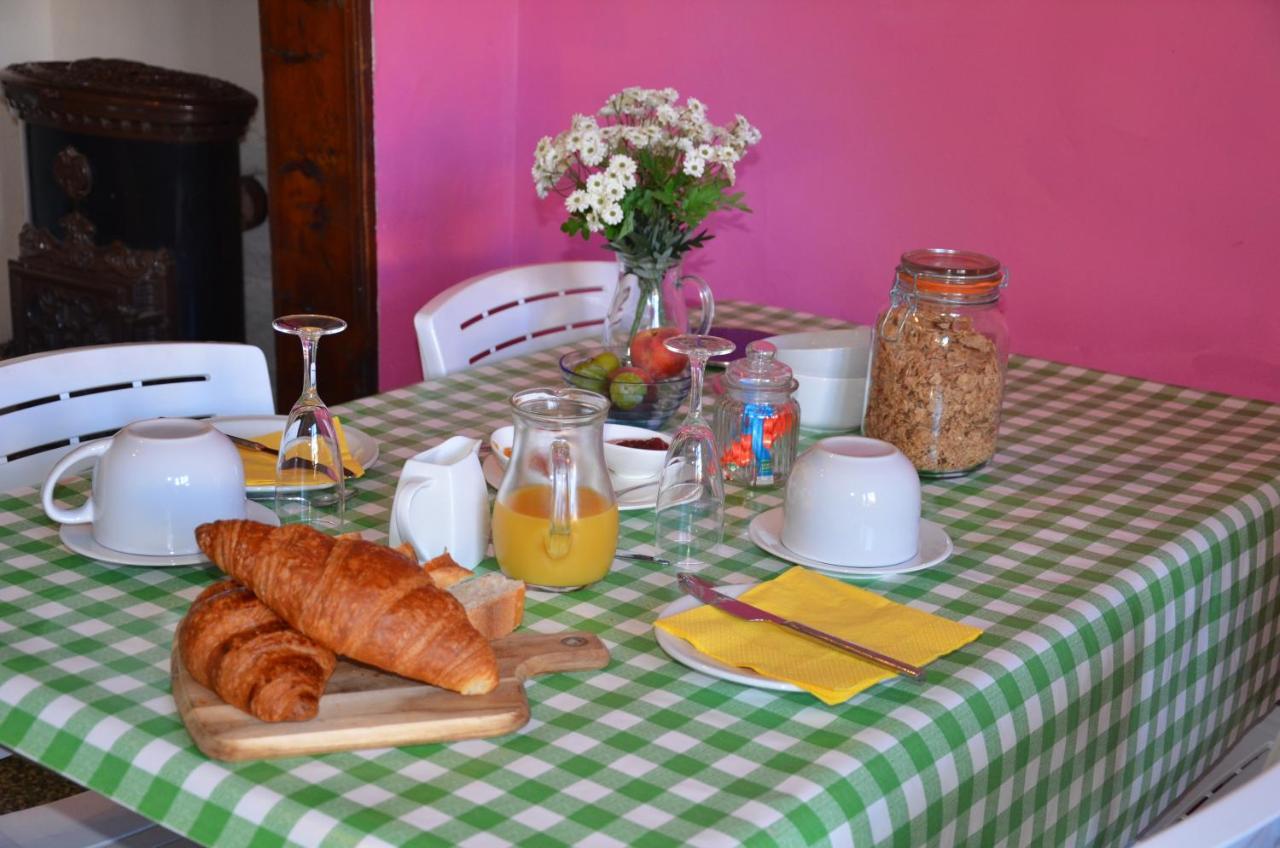 Chez Madeleine Bed & Breakfast Saint-Colomb-de-Lauzun Bagian luar foto