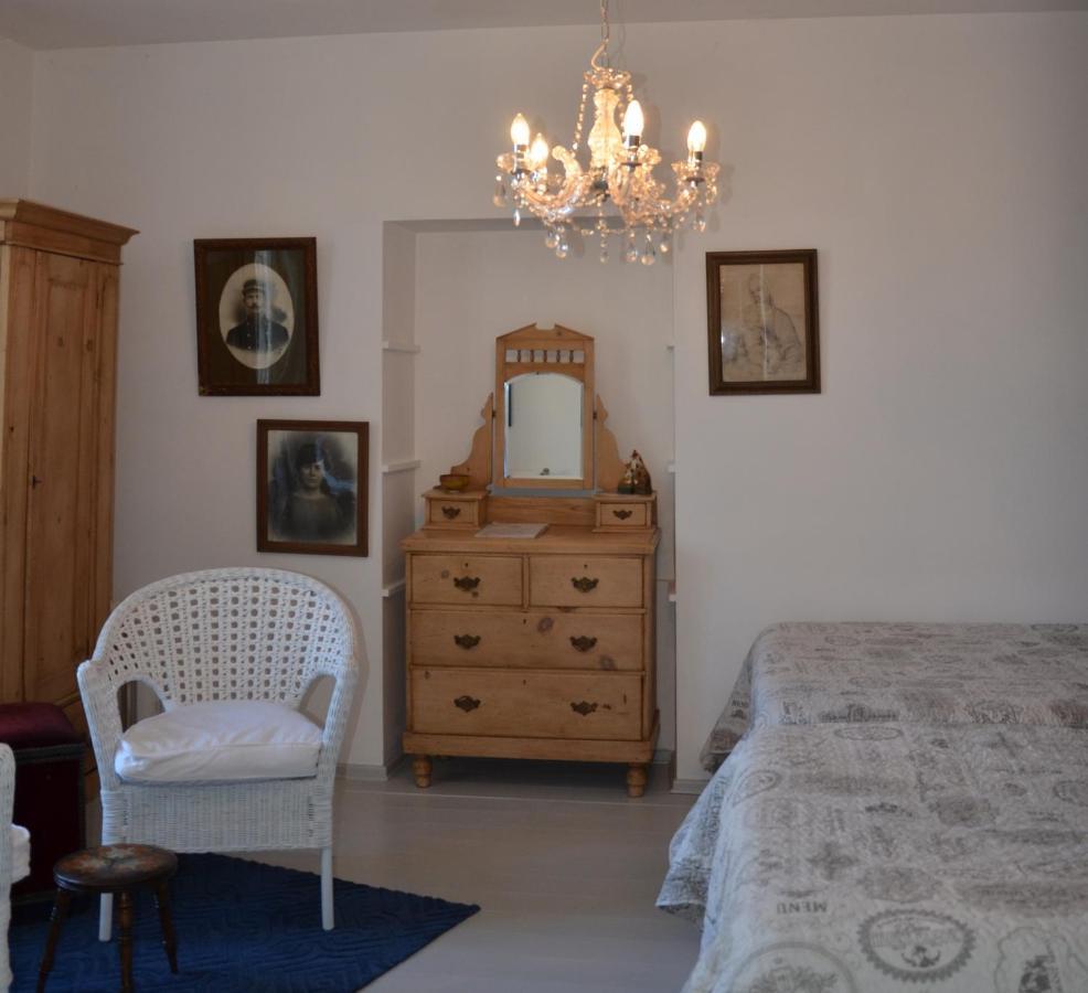 Chez Madeleine Bed & Breakfast Saint-Colomb-de-Lauzun Bagian luar foto