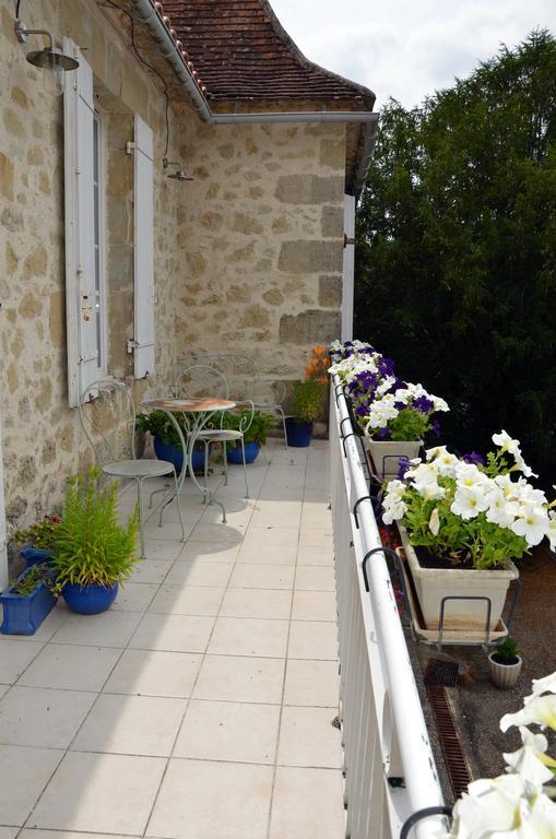 Chez Madeleine Bed & Breakfast Saint-Colomb-de-Lauzun Bagian luar foto