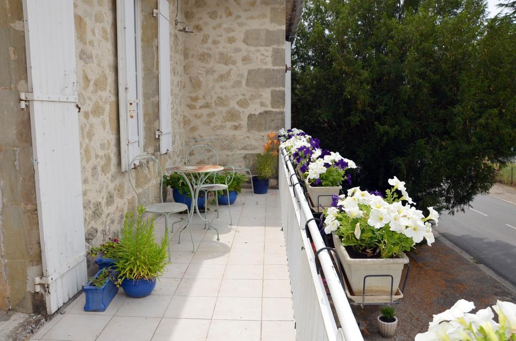 Chez Madeleine Bed & Breakfast Saint-Colomb-de-Lauzun Bagian luar foto