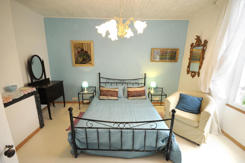 Chez Madeleine Bed & Breakfast Saint-Colomb-de-Lauzun Ruang foto