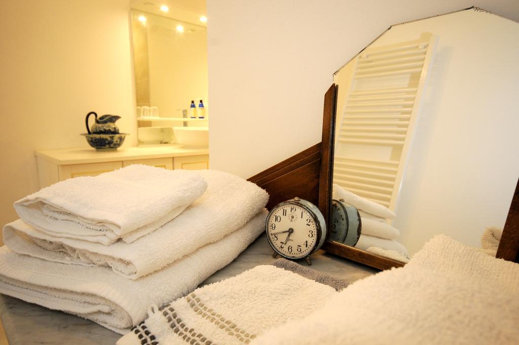 Chez Madeleine Bed & Breakfast Saint-Colomb-de-Lauzun Ruang foto