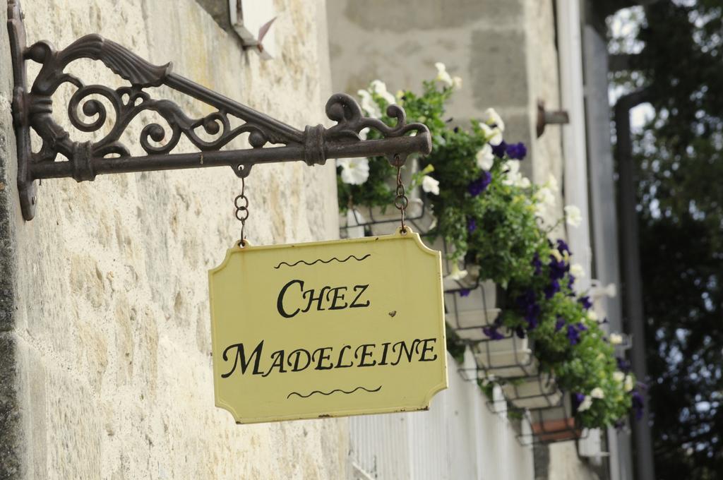 Chez Madeleine Bed & Breakfast Saint-Colomb-de-Lauzun Bagian luar foto
