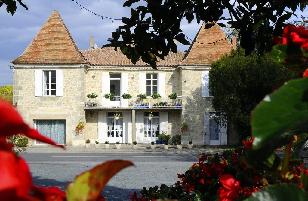 Chez Madeleine Bed & Breakfast Saint-Colomb-de-Lauzun Bagian luar foto