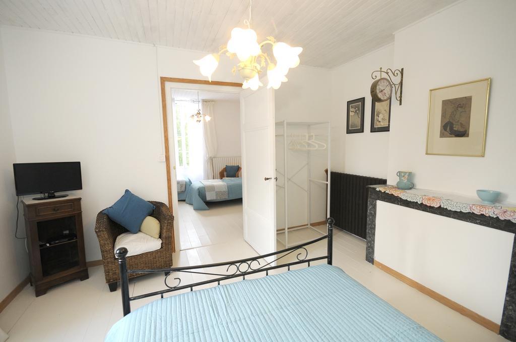 Chez Madeleine Bed & Breakfast Saint-Colomb-de-Lauzun Ruang foto