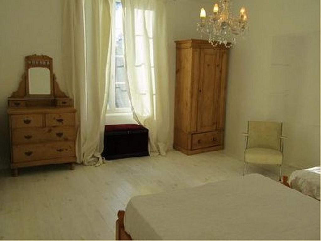 Chez Madeleine Bed & Breakfast Saint-Colomb-de-Lauzun Ruang foto